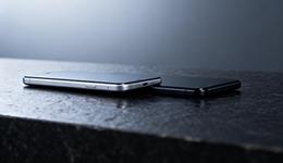 迟到7年的iPhone Duo，一上来就想“终结”比赛
