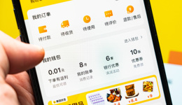 成立AI新部门、Tabbit狂飙，美团能否挤上AI牌桌？