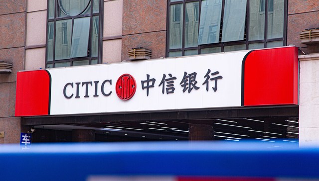 出走一年后紧急回归，中信银行行长之位等来一位“老面孔”