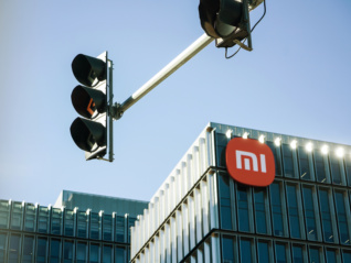 小米汽車業(yè)務去年收入首超千億，首次實現(xiàn)年度扭虧為盈