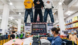 沃尔玛、开市客转嫁关税压力给中国供应商，有企业利润锐减40%