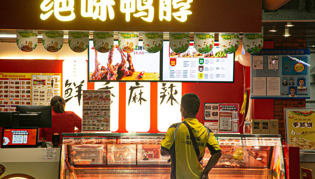 “鸭脖大王”绝味食品拟被ST，一年多关店超4000家