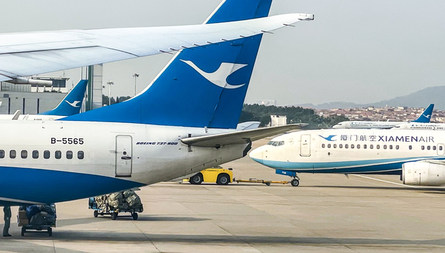 一旅客遭遇“免费降舱”，厦航：因天气原因机型调整