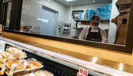 地铁被爆改成商场B1层，成餐饮品牌争夺的新流量入口？