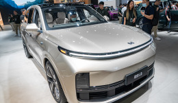 理想汽車，艱難“守擂”