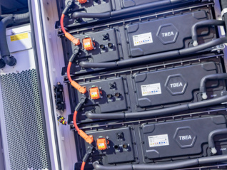 股价刚创新高就遭遇业绩变脸，英维克两日市值蒸发超160亿