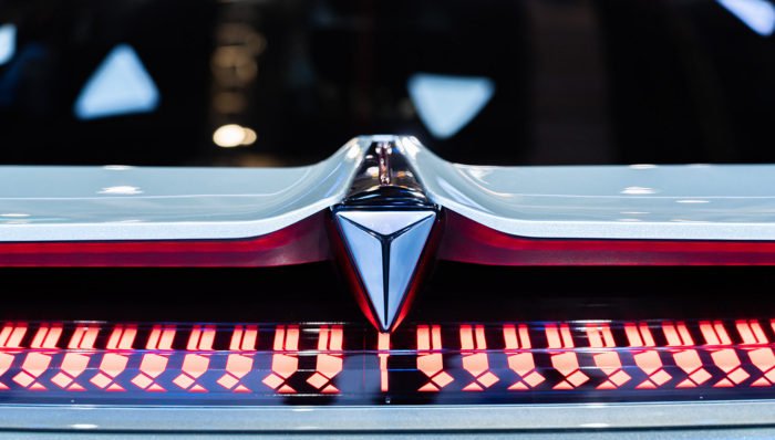 宁愿挨骂也要换代，着急的长安深蓝陷口碑危机