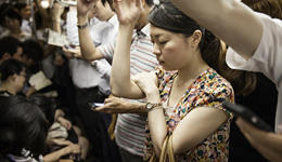 地铁里的段子、效率与沉默