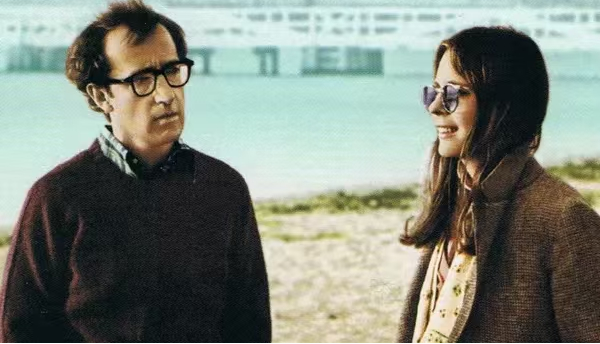 伍迪·艾伦首部小说被批“如同散步时踩到狗屎” | 文化周报