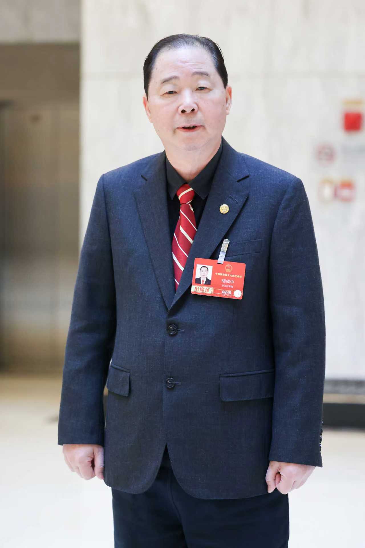 第十九次赴约，再携七份建议——民企代表胡成中的履职路