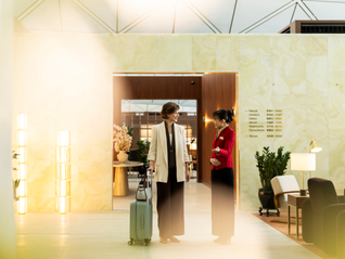 国泰航空“寰宇堂”头等贵宾室重开，全新升级尊尚体验